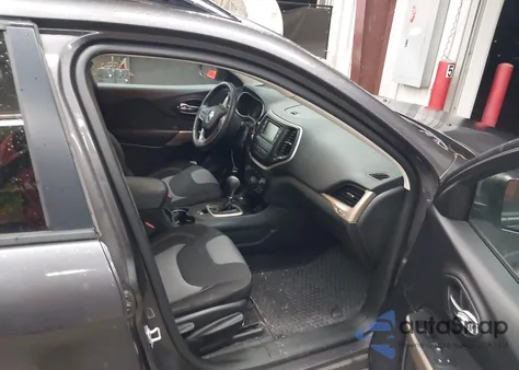 2018 Jeep Cherokee Latitude 4X4 z USA, uszkodzony, nr VIN 1C4PJMCB2JD506276